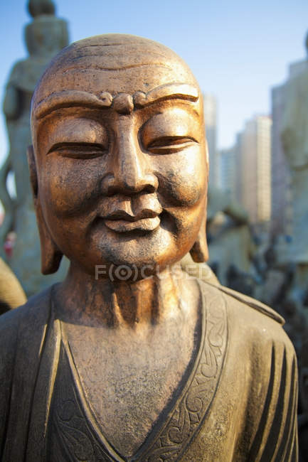 Buda de bronze enfrentado — Fotografia de Stock