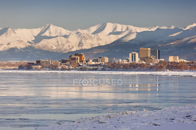 Anchorage skyline chugach mountains — Stock Photo