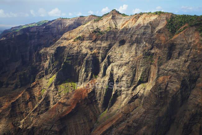 Rosto rochoso da montanha — Fotografia de Stock