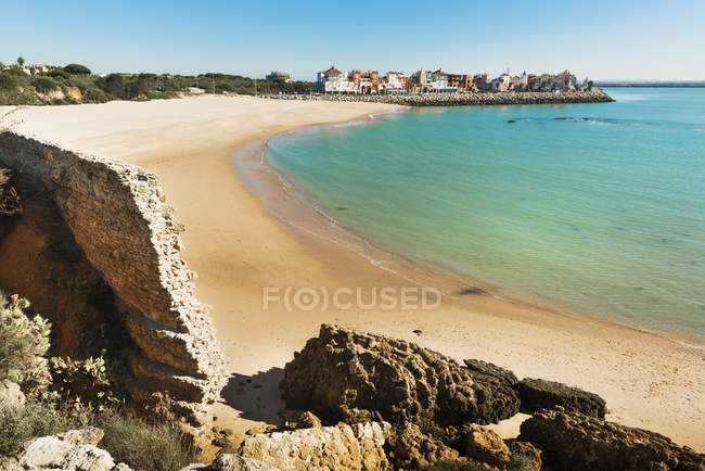 Town on water's edge — Stock Photo