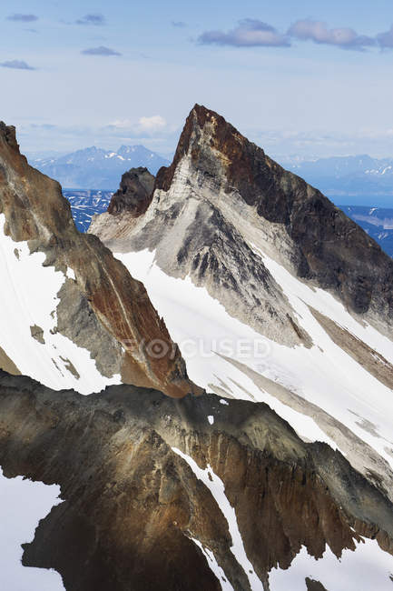 Гірські піки і льодовики — стокове фото