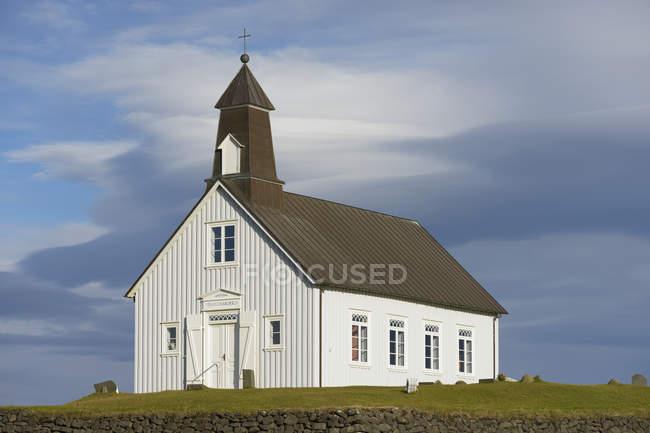 La iglesia de madera de Strandarkirkja - foto de stock