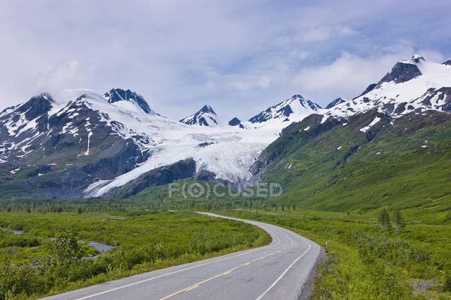 Richardson Highway And Worthington Glacier — Stock Photo