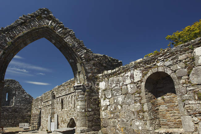 Catedral de Ardmore en Irlanda - foto de stock