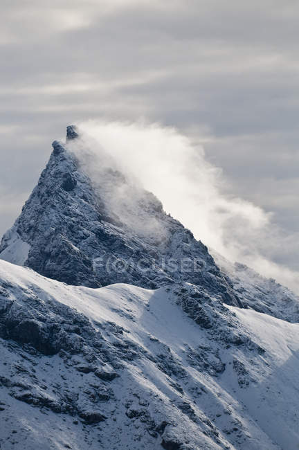 Fresh Snow Blows From Mount Doonerak — Stock Photo
