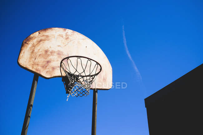 Вид на баскетбольне кільце — стокове фото