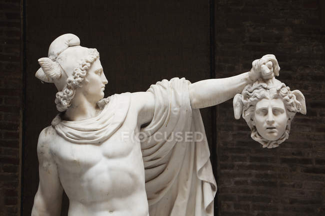 Statue des Perseus mit Medusenkopf — Stockfoto
