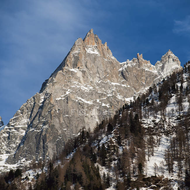 Picos acidentados no topo da montanha — Fotografia de Stock