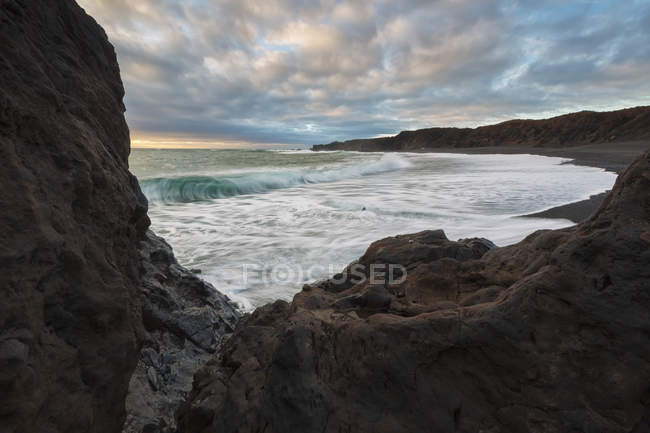 Vista della costa rocciosa — Foto stock