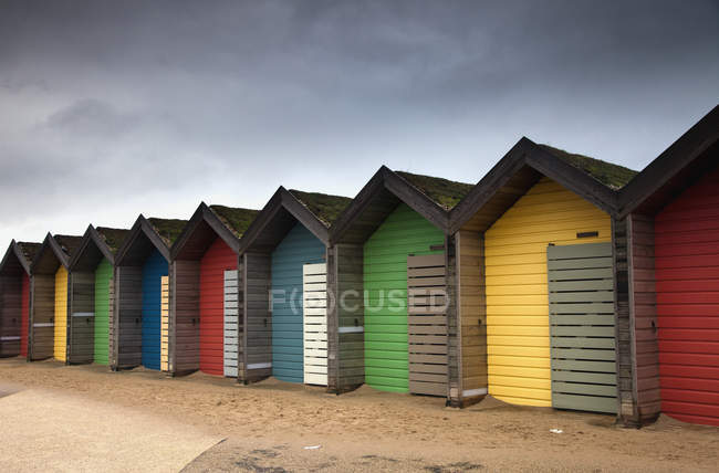 Cabanes de plage colorées ; Blythe — Photo de stock
