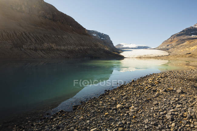 Glaciar Saskatchewan desde la llanura glacial - foto de stock