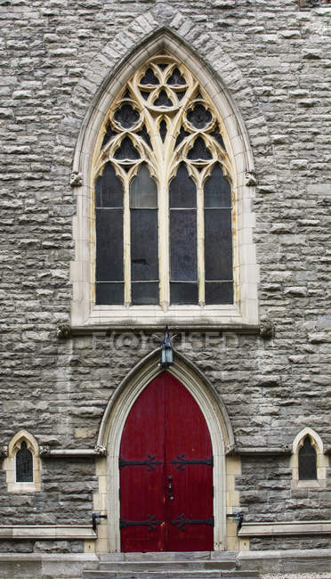 Porte et fenêtre rouge — Photo de stock