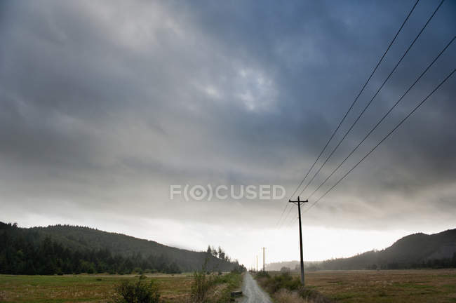 Strada attraverso una zona rurale — Foto stock