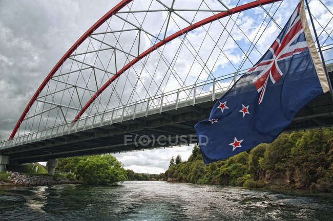 Puente sobre el río Waikato - foto de stock