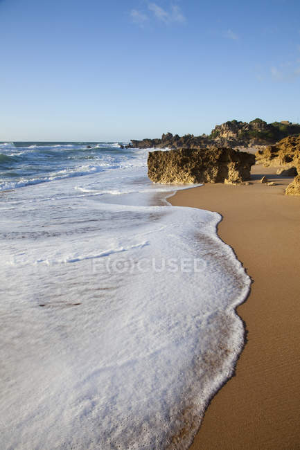 Вид волн на пляже — стоковое фото