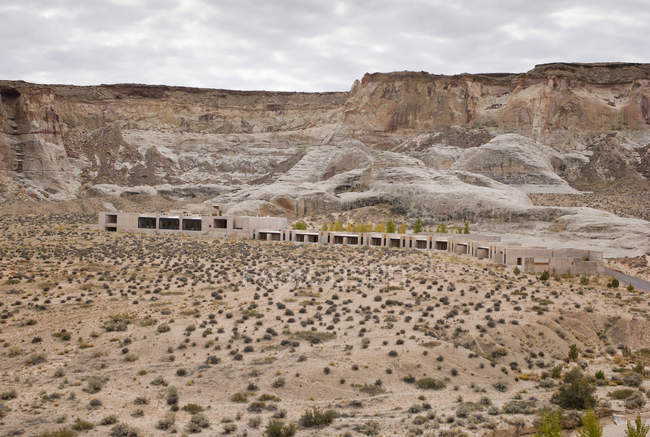 Estrutura na paisagem do deserto — Fotografia de Stock
