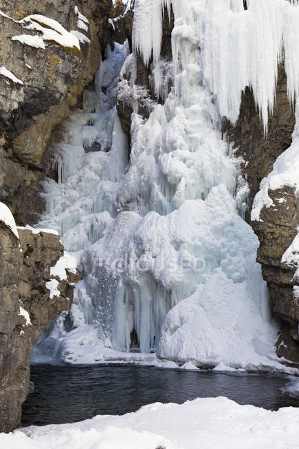Frozen Waterfalls With Cliff — Stock Photo