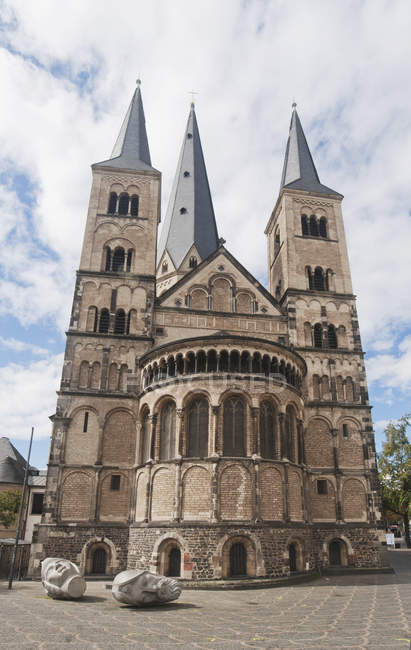Bonn minster with sculputures — Stock Photo