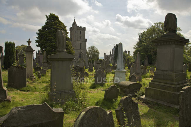 Старое городское кладбище — стоковое фото