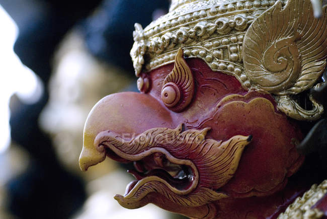 Thailand, Bangkok, Wat Traimit, Home Of World's Largest Golden Buddha, Close-Up Of A Garuda Sculpture. — Stock Photo