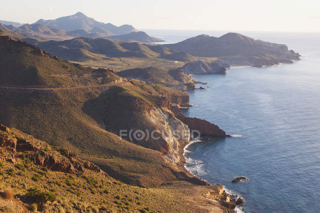 Olhando para o leste ao longo da costa intacta — Fotografia de Stock