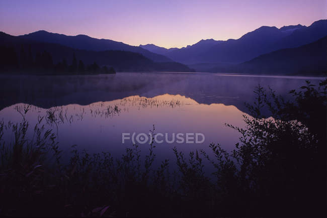 Lever du soleil brille violet — Photo de stock