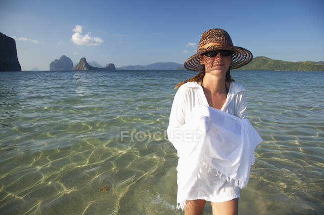 Donna Passeggiate turistiche — Foto stock