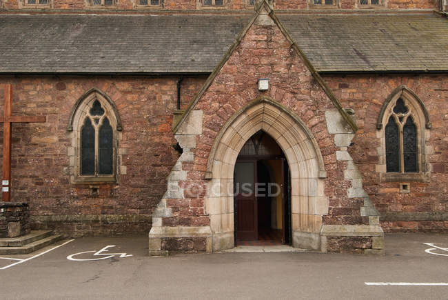 Porta aberta na igreja — Fotografia de Stock