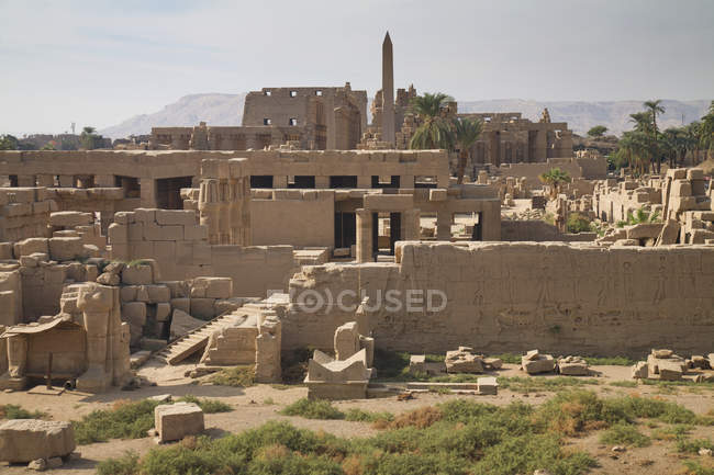 Templos de Karnak en la orilla este - foto de stock
