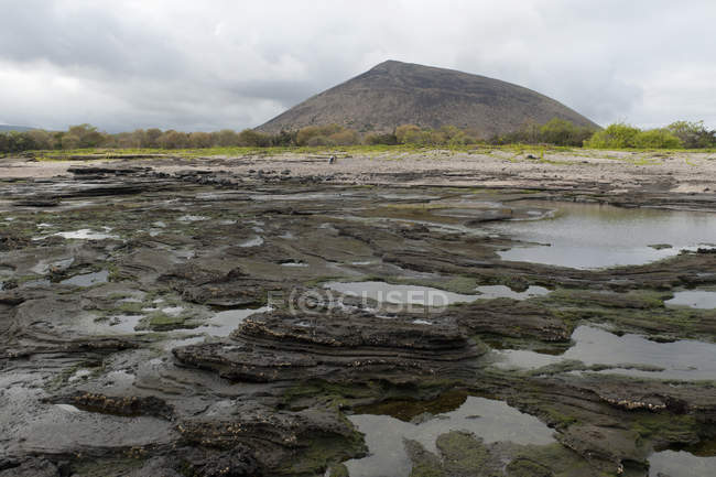 Пейзаж с расплавленной скалой — стоковое фото