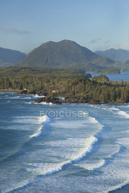 Bahía de Cox y montañas circundantes - foto de stock