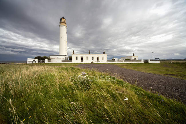 Barns Ness Lighthouse; Lothian, Escocia - foto de stock