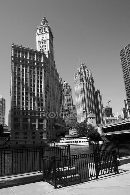 Waterfront Cityscape in Chicago — Stock Photo
