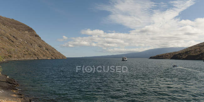 Una barca a Tagus Cove — Foto stock