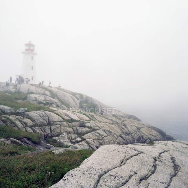 Blick auf Leuchtturm im Nebel — Stockfoto