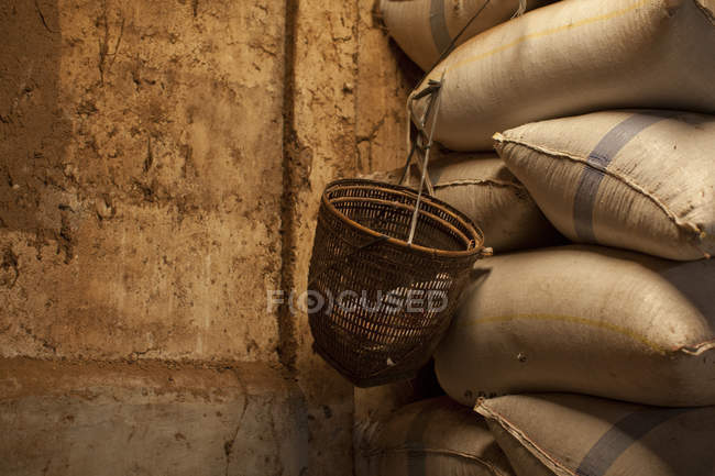 Мешки кофейной фасоли — стоковое фото