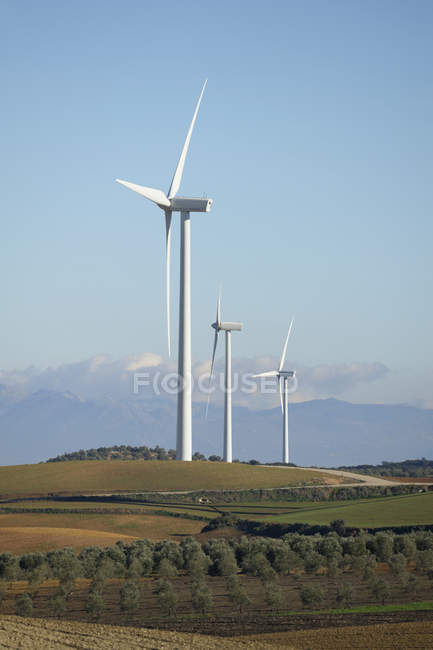 Éoliennes en rangée — Photo de stock