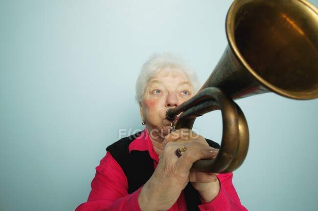 Senior Woman Playing Horn — Stock Photo