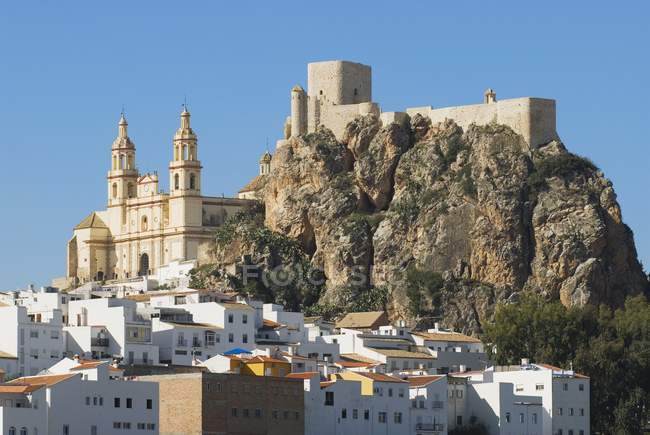 Церковь и мавританский замок — стоковое фото