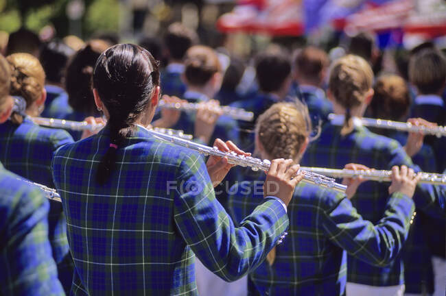 Marching Band Gruppe von hinten, Trillerpfeifen, BC Canada — Stockfoto