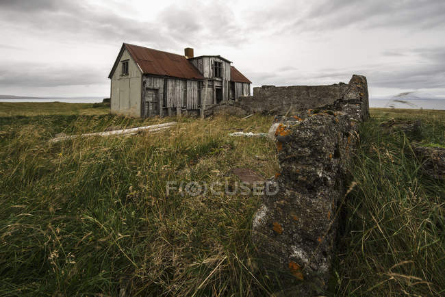 Casa abandonada na Islândia rural — Fotografia de Stock