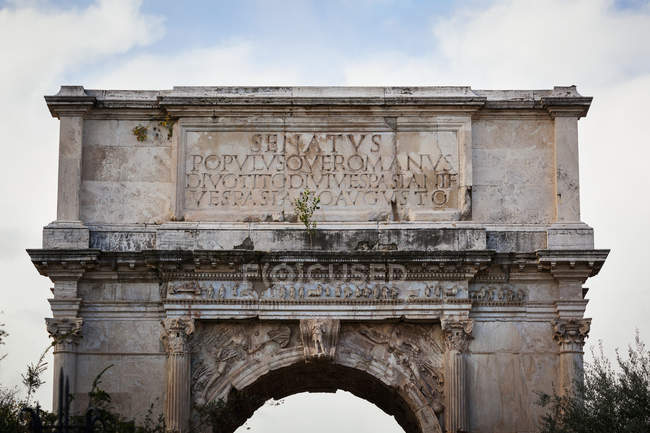 Арка Тита; Рим, Италия — стоковое фото