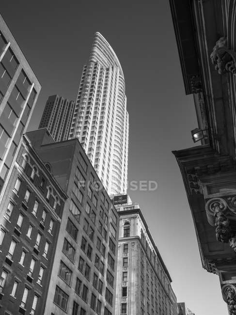 Wolkenkratzer und Bürogebäude — Stockfoto