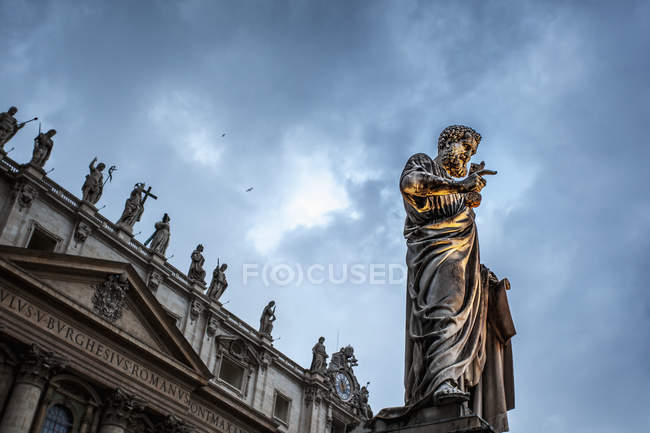 Estátua de Pedro na Basílica de São Pedro — Fotografia de Stock