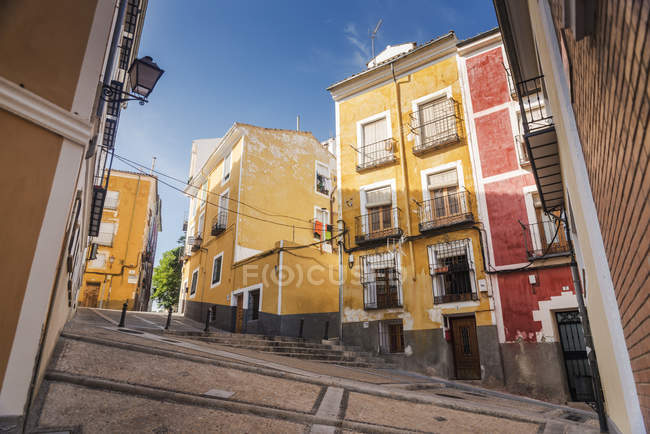 Maisons colorées au centre-ville — Photo de stock