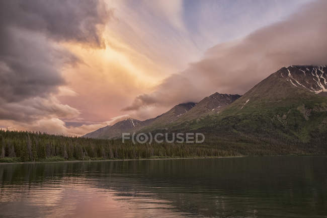 Sunset colour over Kings Throne — Stock Photo