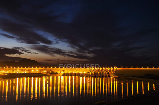 Dam over the Euphrates river lit up — Stock Photo