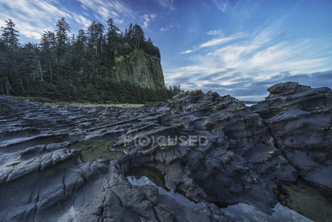 Вулканічна скеля на світанку — стокове фото