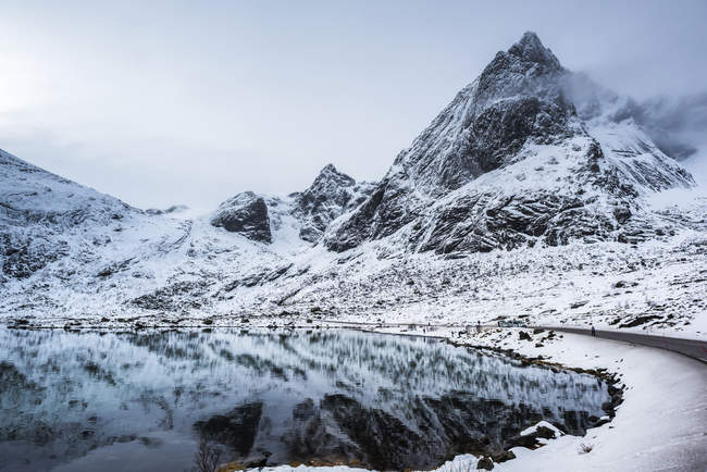 Landschaft zerklüfteter Berge — Stockfoto