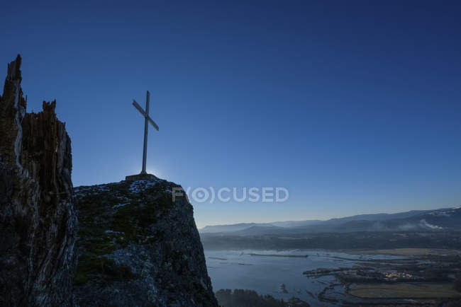 Cruz en el Monte Tzouhalem - foto de stock